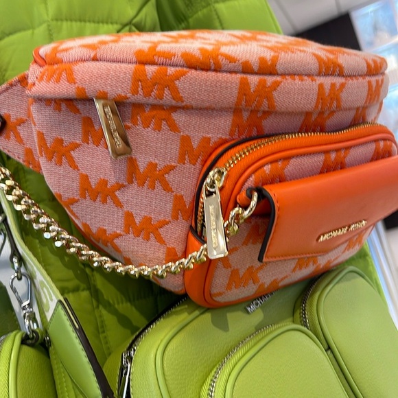 MICHAEL KORS Maisie Lg Logo 2-in-1 Sling Waist Fanny Pack Crossbody
Poppy
NWT - Picture 8 of 16